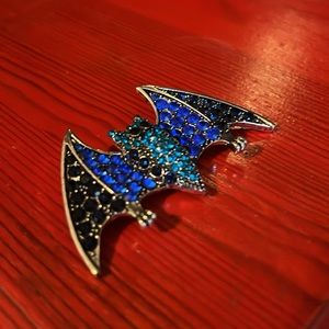Sale! Rhinestone bat brooch/pin.